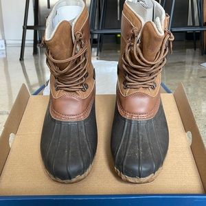 Duck boots